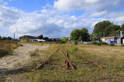 900373 Gezicht op het voormalige werkplaatsterrein van de Nederlandse Spoorwegen aan de 2e Daalsedijk te Utrecht.